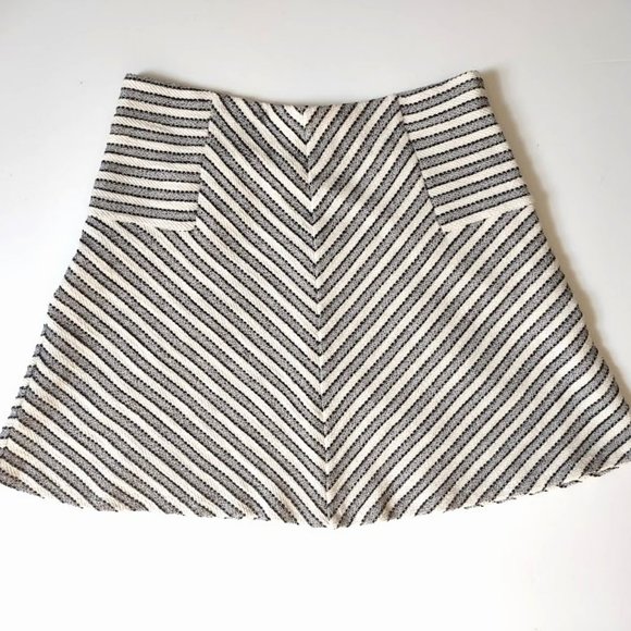 Ann Taylor LOFT Chevron Striped Black and White Short Skirt Medium - Picture 6 of 9